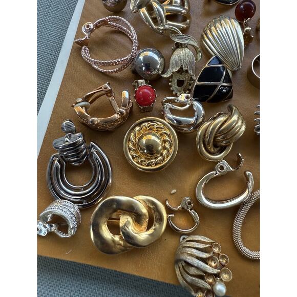 VTG Lot 79 SINGLE Clip-On Gold Tone Earrings Signed Escada Les Bernard Avon - Picture 16 of 16